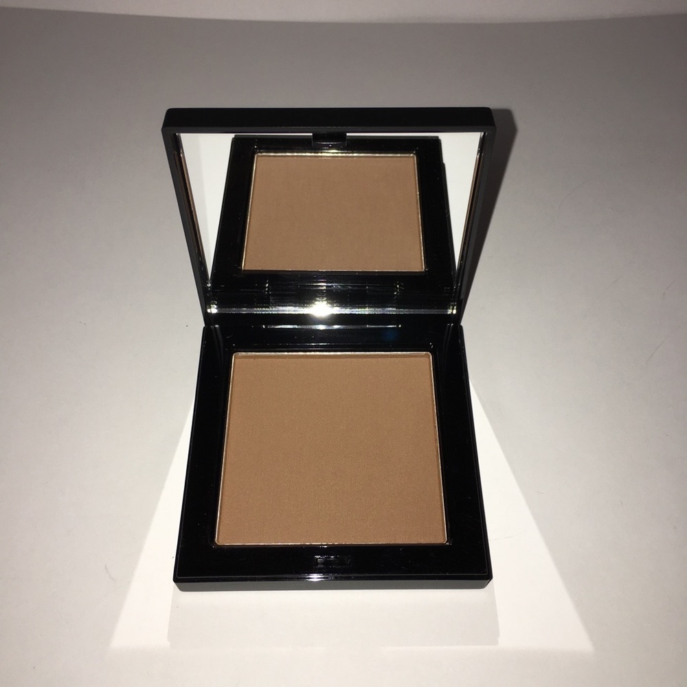 NWT | Velvet Powder Base Eight | Pop Beauty
